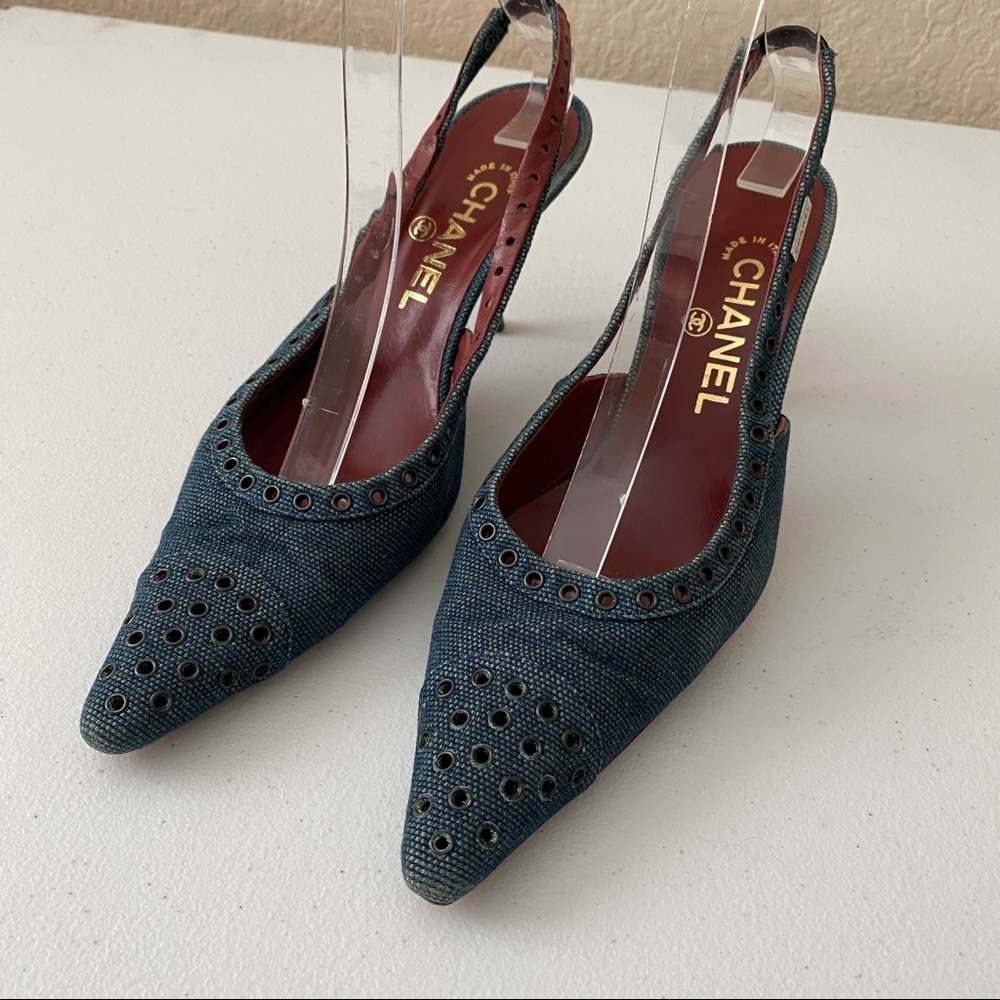 CHANEL Denim Blue Slingback Heels with Red Interior - Picture 2 of 16